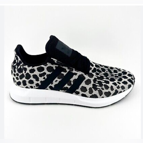 adidas Shoes - adidas Swift Run Raw White/Core Black/Carbon